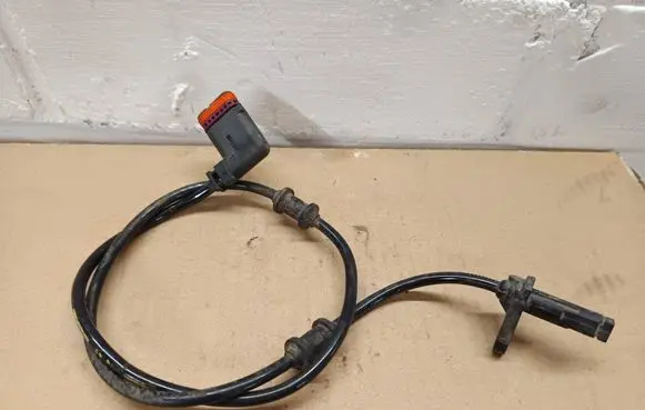 Mercedes-Benz E W212 ABS rear brake sensor A2129051001