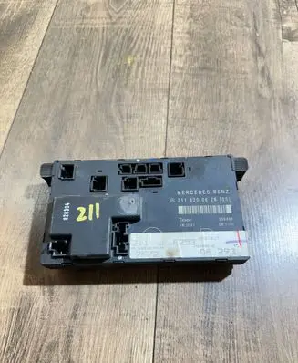 Mercedes-Benz E W211 Door control unit/module 2118200626 8027407