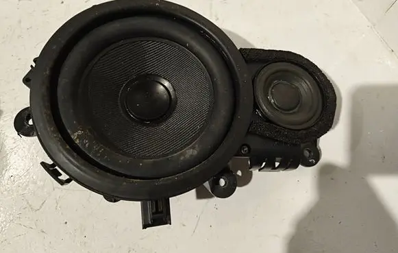 Volvo S40 Front door speaker 8673621 04W09 CDV5A