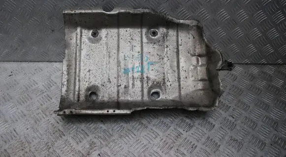 Lexus LS 400 Heat shield in engine bay 