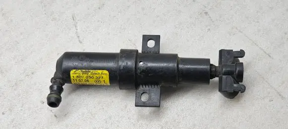 Volkswagen PASSAT B6 Headlight washer spray nozzle 3C0955103A 1307030327