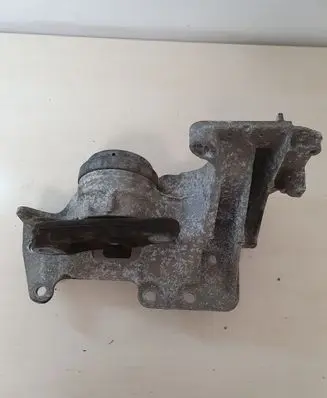 Nissan Qashqai Engine mount bracket