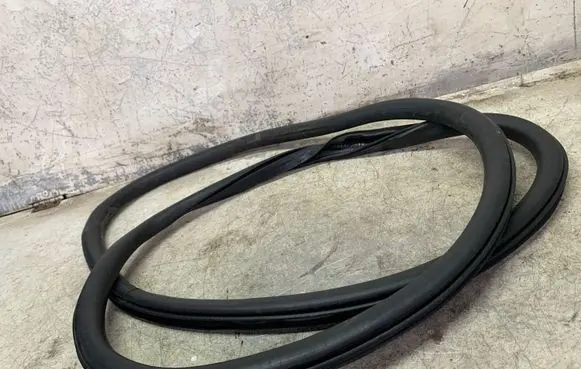 Ford Mondeo MK V Rear door rubber seal (on body) 