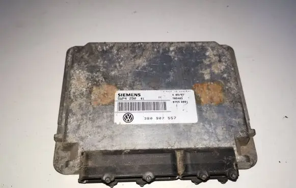 Volkswagen PASSAT B5 Engine control unit/module 3B0907557
