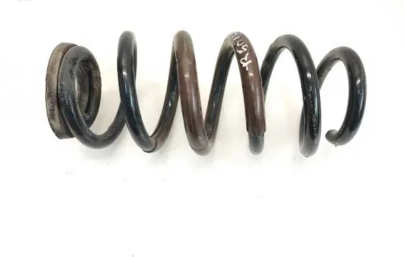 Toyota RAV 4 (XA40) Rear coil spring