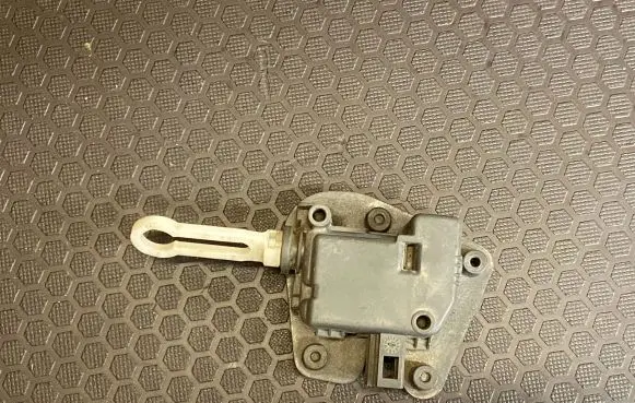 Audi A6 S6 C5 4B Tailgate boot lock/latch motor 8E9827833
