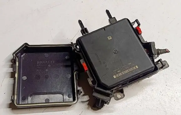Renault Scenic III - Grand scenic III Fuse box cover 284C40002R 284B62069R