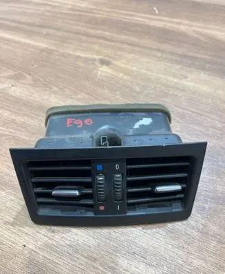 BMW 3 E90 E91 Rear air vent grill 7129556