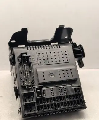 Volvo XC70 Fuse module 30765646 28043321 00006252783