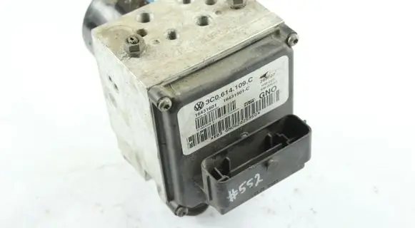 Volkswagen PASSAT B6 ABS Pump 3C0614109C