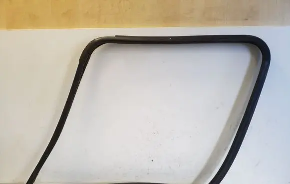 Iveco Daily 5th gen Rubber seal front coupe door window 