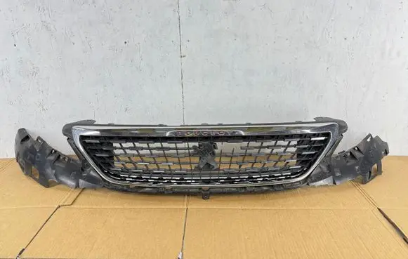 Peugeot 308 Front bumper upper radiator grill 9818725180