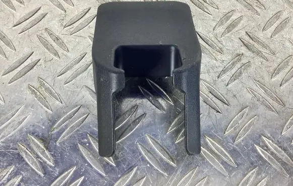 Lexus RX 450H Rear seat rail trim cover 7215748130