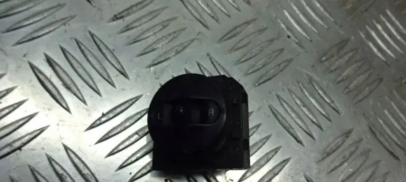 KIA Carens I Wing mirror switch