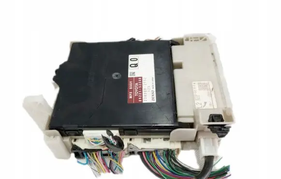 Toyota Avensis T250 Fuse module 52L70