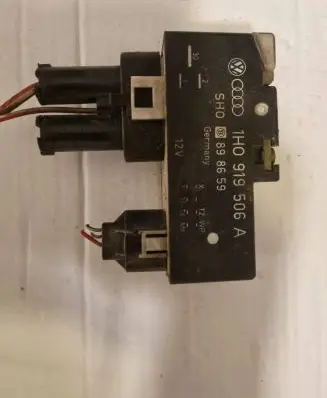 Volkswagen Golf III Coolant fan relay 1H0919506A