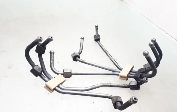 Volvo V70 Fuel line pipe