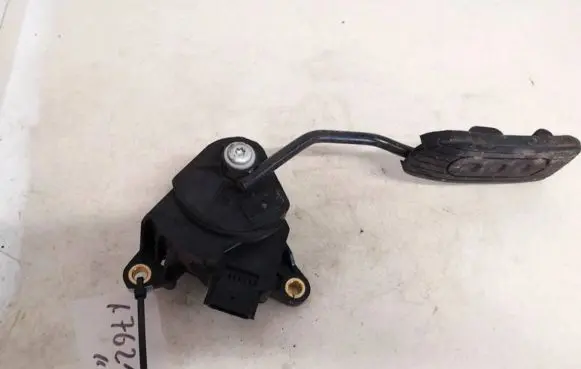 Nissan Cube Z12 Accelerator throttle pedal 55688134 556-88-134