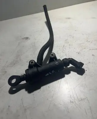 BMW 5 E39 Clutch master cylinder 21521165010