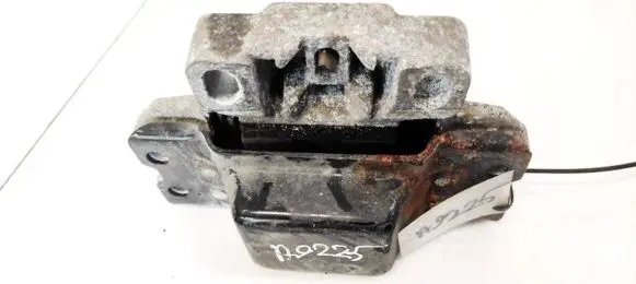 Skoda Octavia Mk2 (1Z) Engine mount bracket