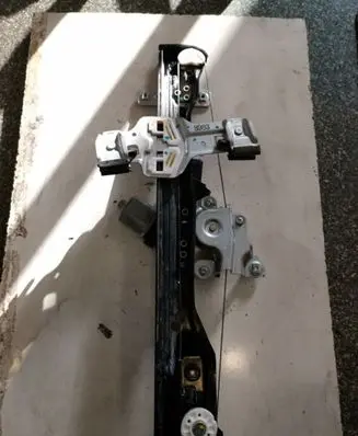 Buick Encore I Front door window regulator with motor 98820SUV20 82401S3020