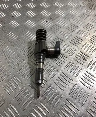 Volkswagen PASSAT B6 Fuel injector 03G130073S