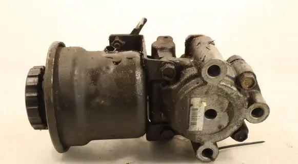 Toyota Avensis T250 Power steering pump U96