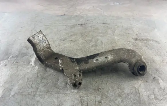 Audi A8 S8 D3 4E Intercooler pipe mounting bracket 4E0145814C 4E0145814