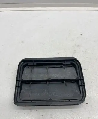 Quarter panel pressure vent