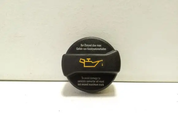 Audi A6 S6 C5 4B Oil filler cap 06B103485B