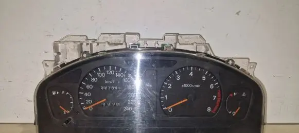 Mitsubishi Galant Speedometer (instrument cluster) MR381822 7781868W