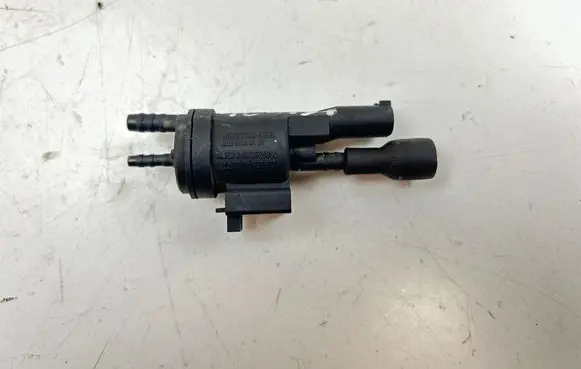 Mercedes-Benz E W212 Valve vacuum 0025401497