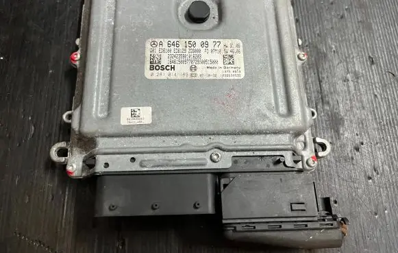 Mercedes-Benz Vito Viano W639 Engine control unit/module ECU A6461500977 1039S20832 0281014189