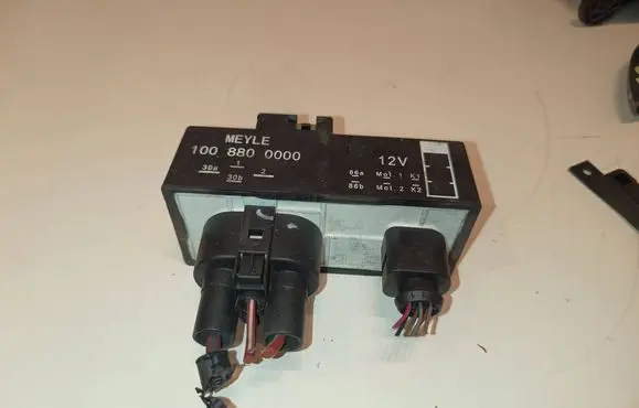 Skoda Fabia Mk1 (6Y) Coolant fan relay 1008800000