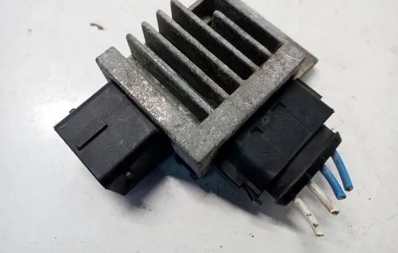 Glow plug pre-heat relay