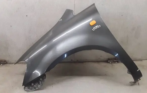 Toyota Avensis Verso Fender