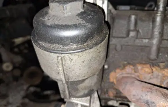 Volkswagen Golf V Oil filter cover 