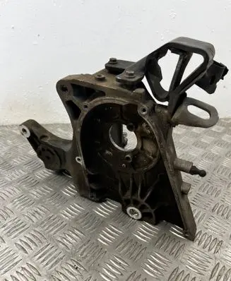 Opel Insignia A Fuel pump bracket 55574721
