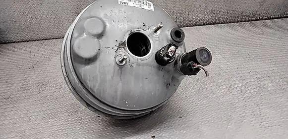 Mercedes-Benz E W210 Brake booster A2104300130