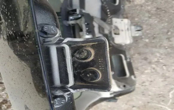 Volvo V50 Tailgate/trunk/boot hinge