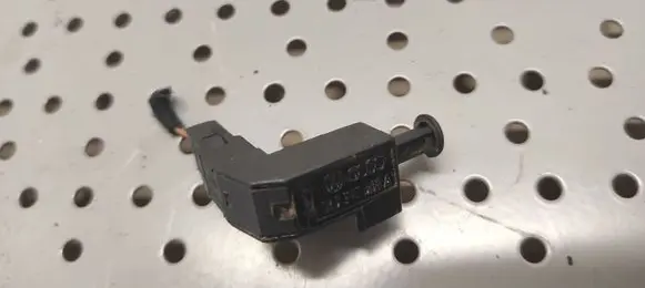Audi A4 S4 B5 8D Hand parking brake sensor 1H0947561A