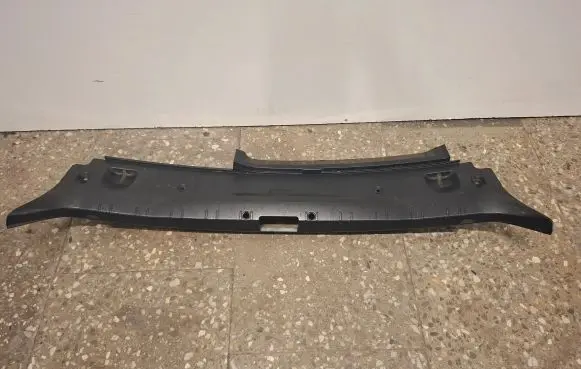 BMW 7 E65 E66 Trunk/boot sill cover protection 8223560
