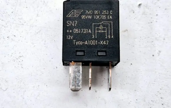 Volkswagen PASSAT B6 Other relay 7M0951253C 95VW10K705EA