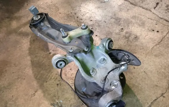 Mercedes-Benz GLA W156 Rear wheel hub 2460406