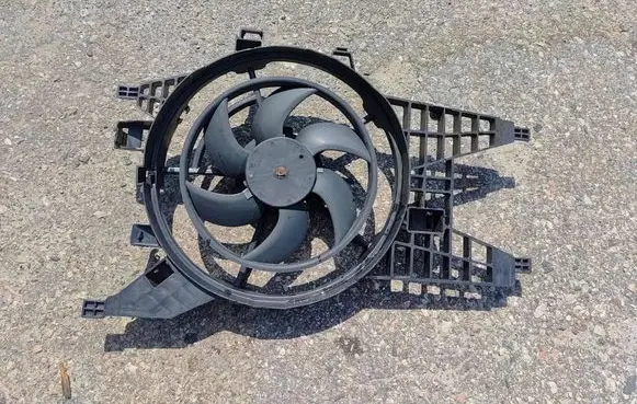 Renault Kangoo II Electric radiator cooling fan 8200536235
