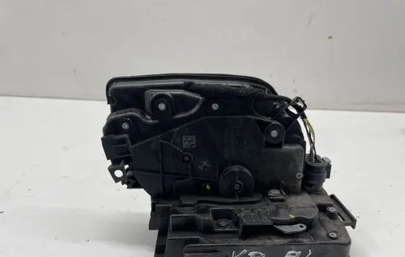 BMW 2 F45 Front door lock 7281935