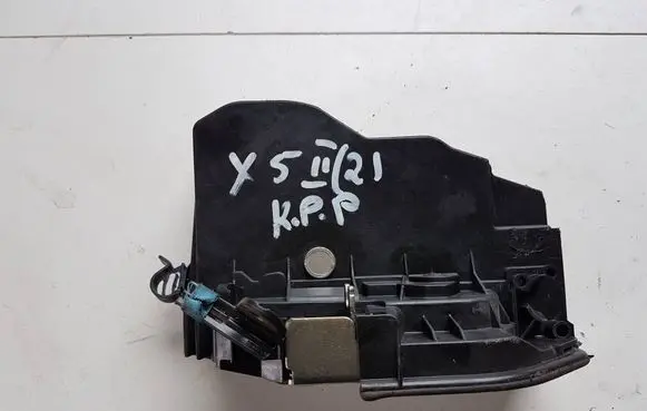 BMW X5 E70 Front door lock 7202145