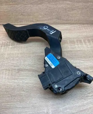 Audi A6 S6 C5 4B Accelerator throttle pedal 8D1723523F 6PV008376