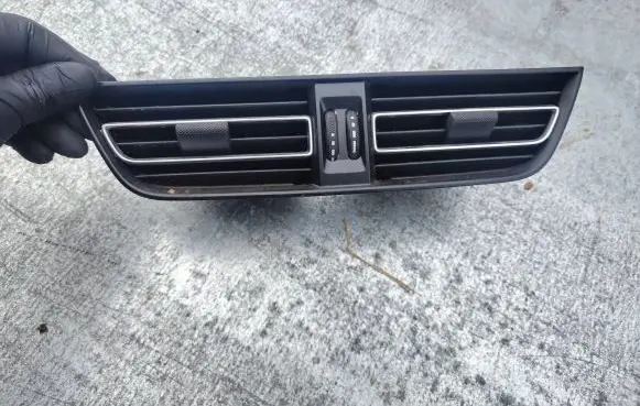 Porsche Macan (95B) Dash center air vent grill 95B819110D