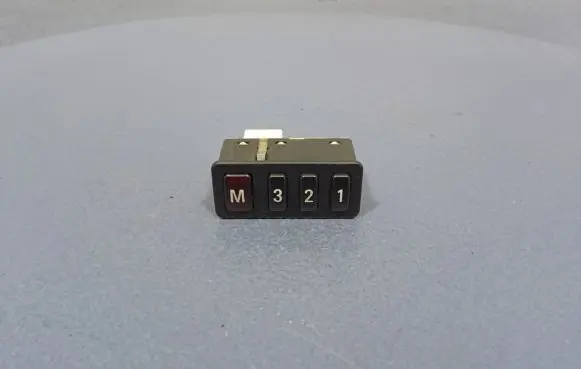 BMW 5 E39 Seat heating switch 8352160
